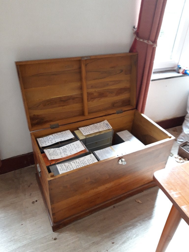 Étui en bois, Enlèvement