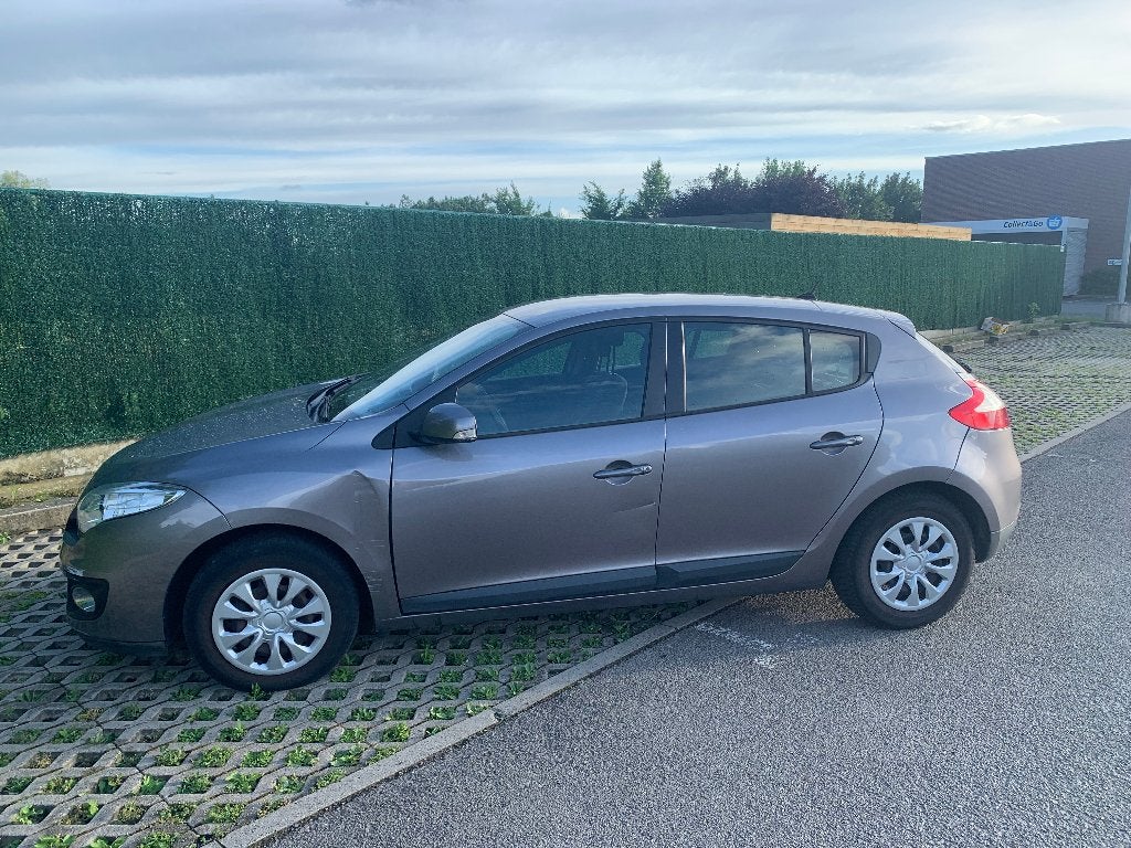 Renault Megane, Autos, Renault, Particulier, Mégane, Diesel, Euro 5, Berline, Boîte manuelle, Argent ou Gris, Gris, Tissu, Traction avant