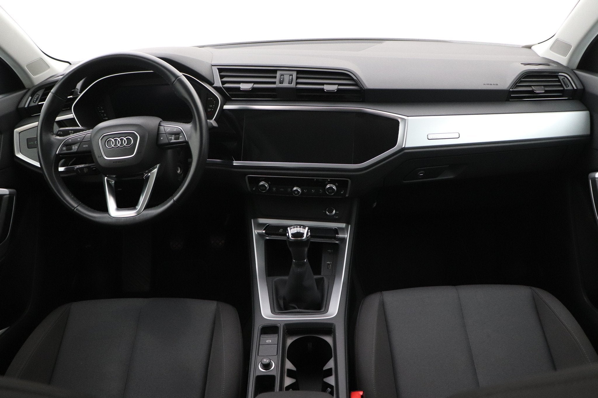 (1YEP484) AUDI Q3, Voorwielaandrijving, Stof, 110 kW, Zwart