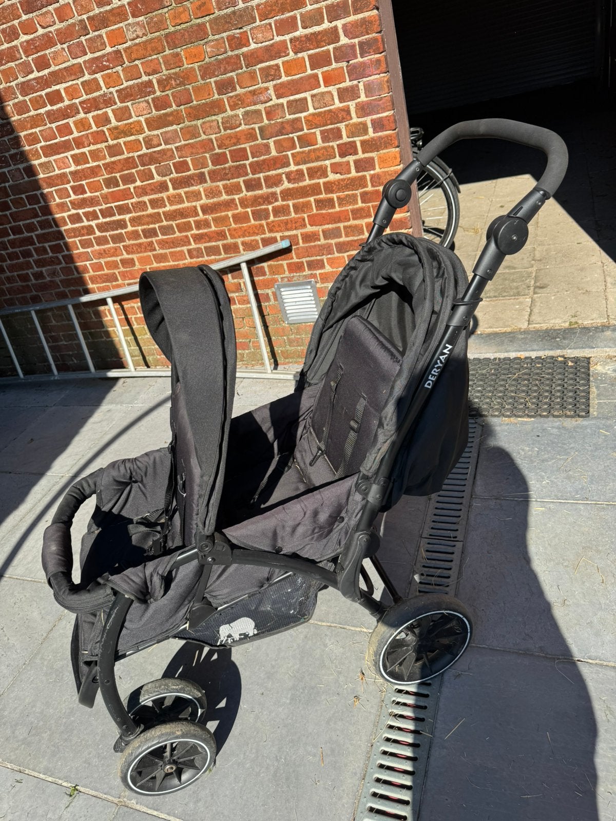 Tweelingbuggy, Kinderen en Baby's, Ophalen, Zo goed als nieuw, Regenhoes