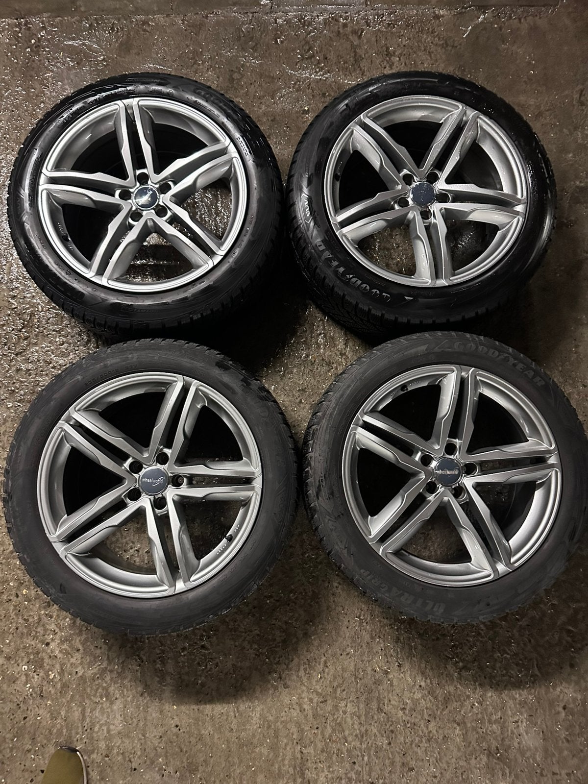 Winterbanden Goodyear met velgen 5x112 235/50/19 99v, Auto-onderdelen, Ophalen, Winterbanden, Band(en)