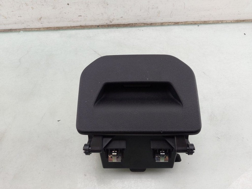BOITE A GANTS BMW 1 serie (F40) (|6823240|51457937952|), Utilisé, BMW, Petuelring 130
80809  München, DE, Bayerische Motoren Werke AG