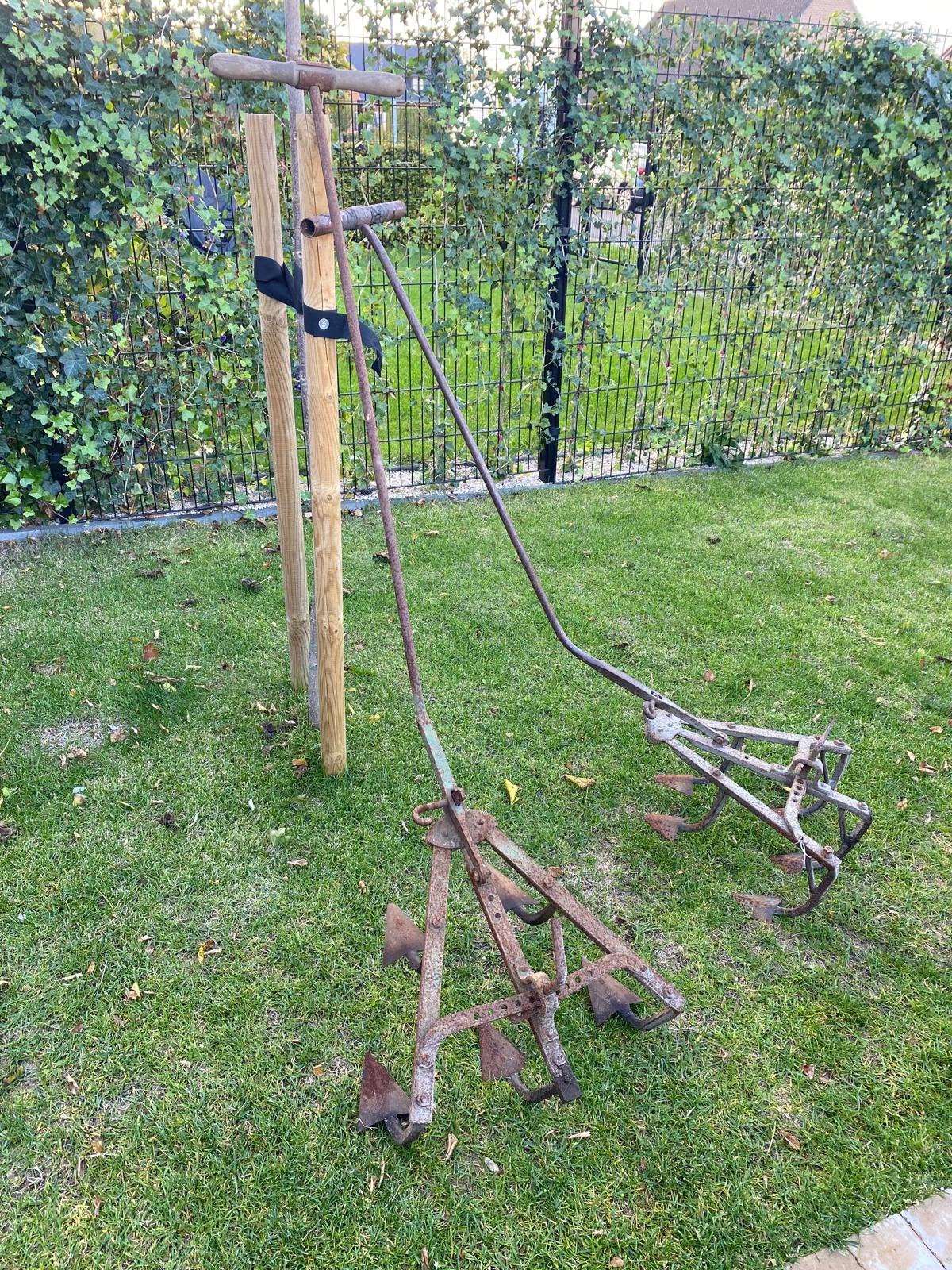 Set van 2 antieke handcultivators / schoffelploegen, Ophalen, Overige, Grondbewerking