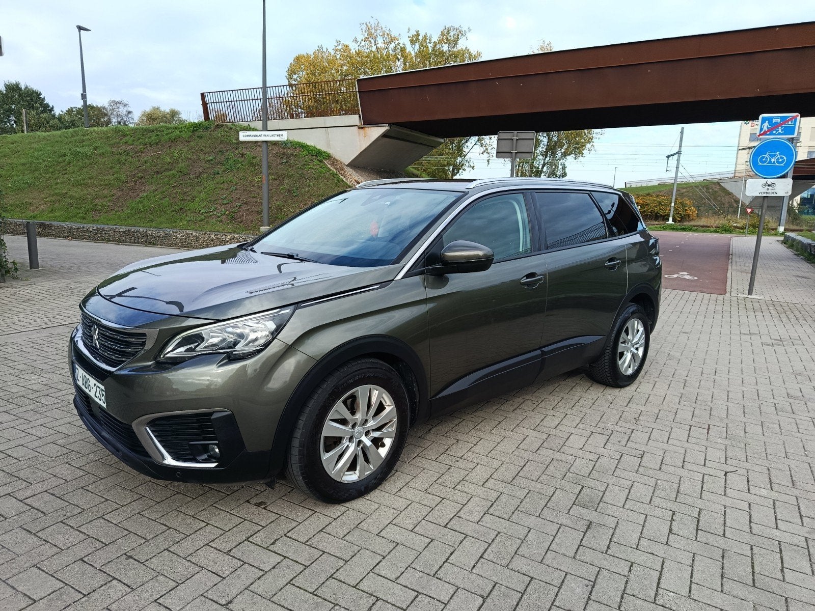 Peugeot 5008 1.2 Benzine 2018, Auto's, Automaat, Dealer onderhouden, Stof, Euro 6