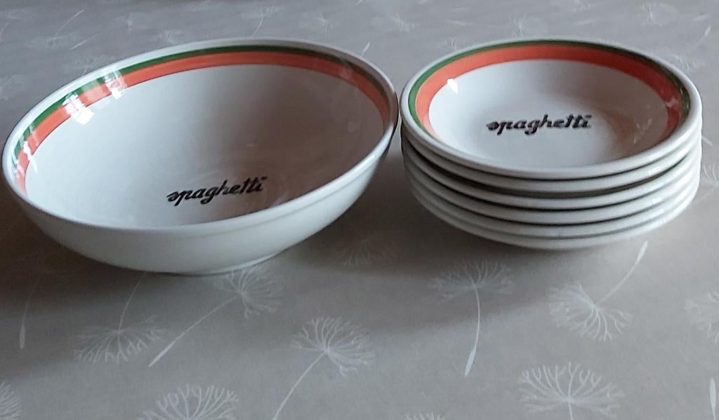 Spaghetti servies, Huis en Inrichting, Ophalen, Keramiek, Zo goed als nieuw, Bord(en)