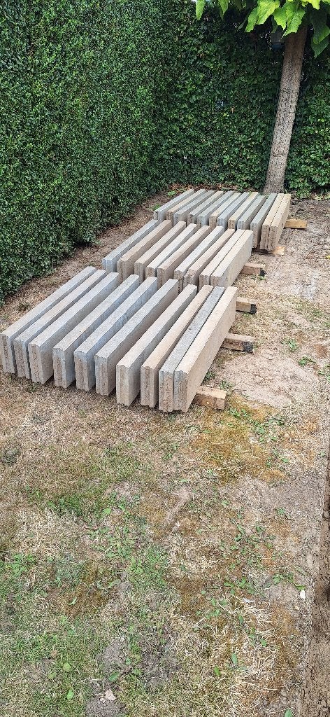 26 beton boordstenen, Moins de 25 cm, Enlèvement, Utilisé, 100 à 200 cm