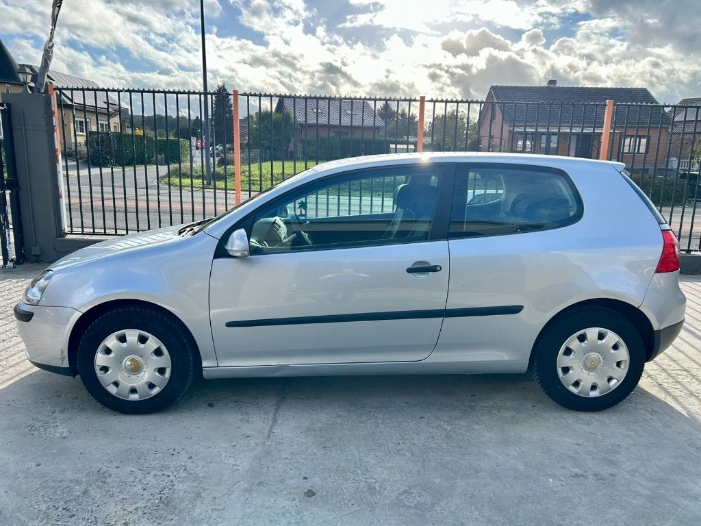 Volkswagen golf  ** 28.000km ** garanties 12 mois **, Autos, Argent ou Gris, Achat, 139 g/km, Entreprise