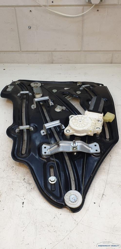 Raammechanisme W209 CLK links achter 2096700103 motor origin, Gebruikt, Mercedes-Benz AG, Mercedes-Benz, Mercedesstrasse 120
70372  Stuttgart, DE