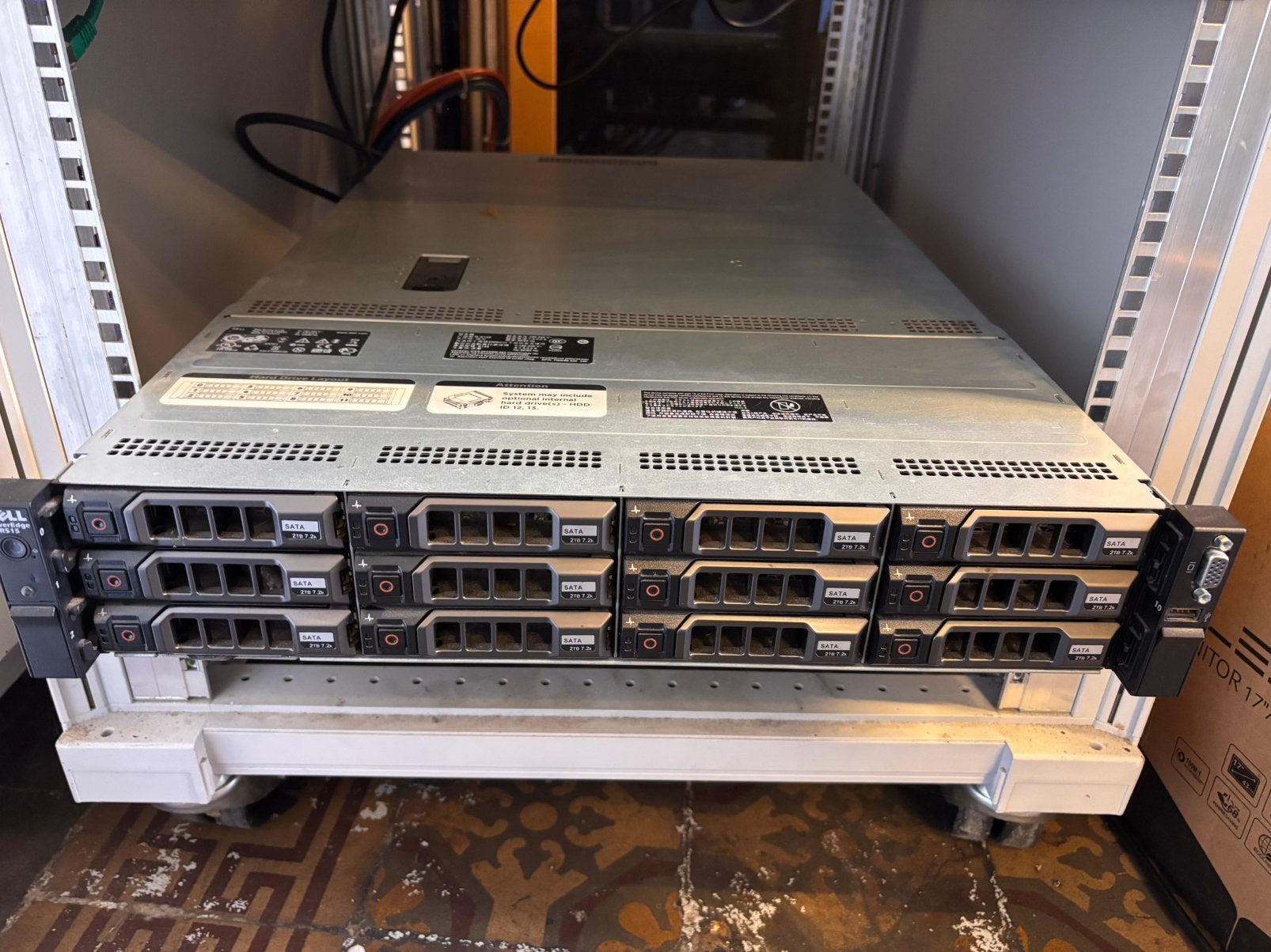 Dell Power Edge R515 - 12 x 2 TB, Computers en Software, Ophalen, Gebruikt, 8 GB, 2 tot 3 Ghz