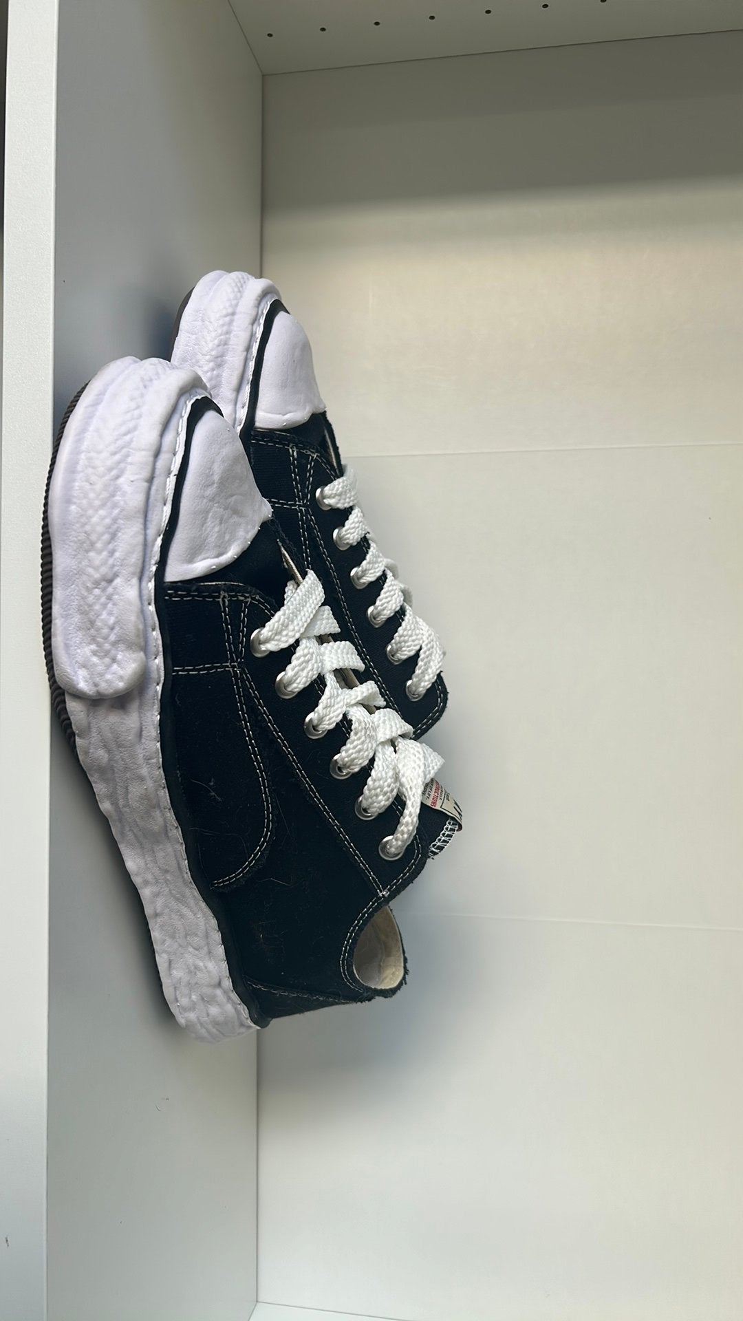 Maison Mihara Yasuhiro Sneakers – Zwart/Wit – Goede staat, Zwart, Overige typen, Ophalen of Verzenden, Zo goed als nieuw