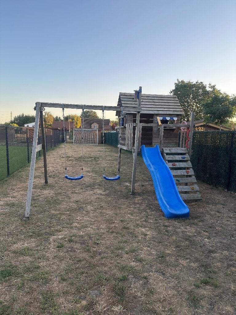 Speelhuisje met schommel en glijbaan, Enlèvement, Toboggan