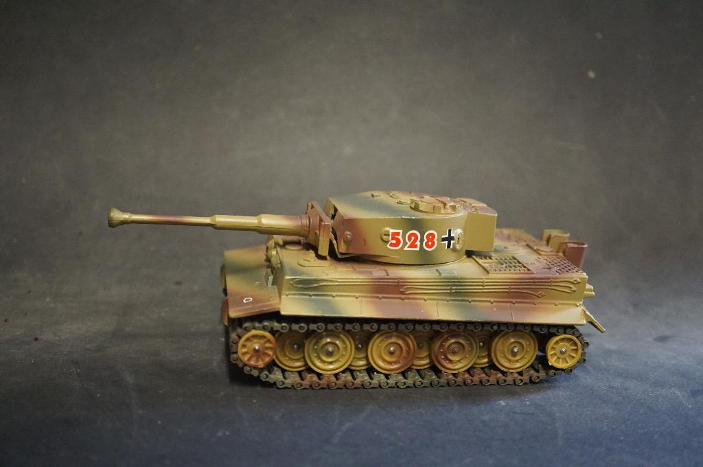 Char Solido German Tiger en camouflage - 1/50 - TOP, Enlèvement ou Envoi