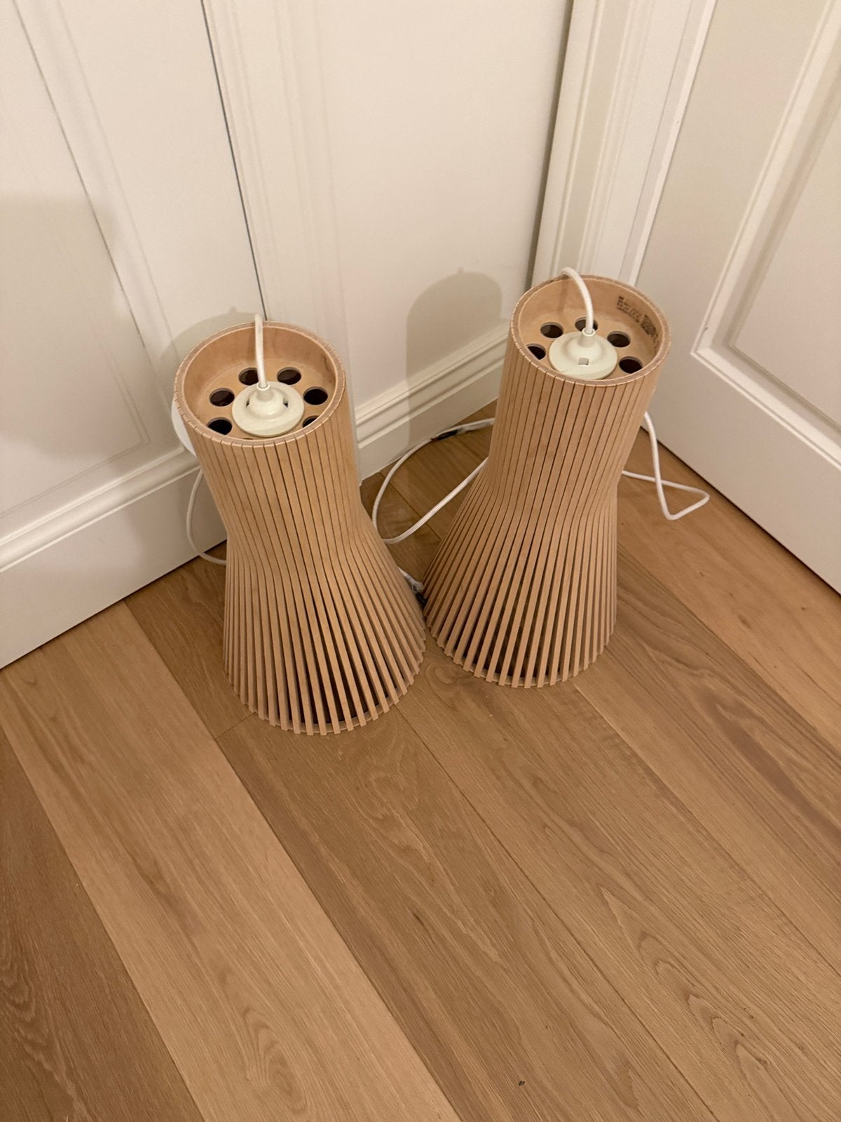 2x Secto Design 4201 hanglamp – naturel berk – €600 vr de 2, Ophalen, Zo goed als nieuw, Hanglamp