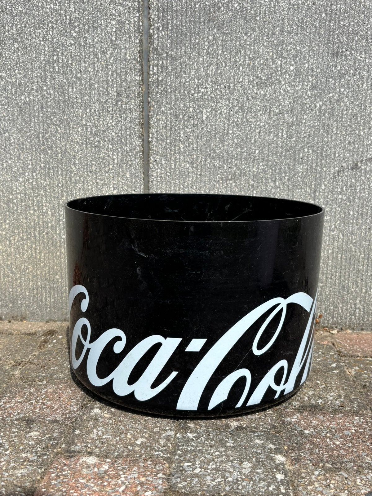 Ijsemmer Coca-Cola, Ophalen