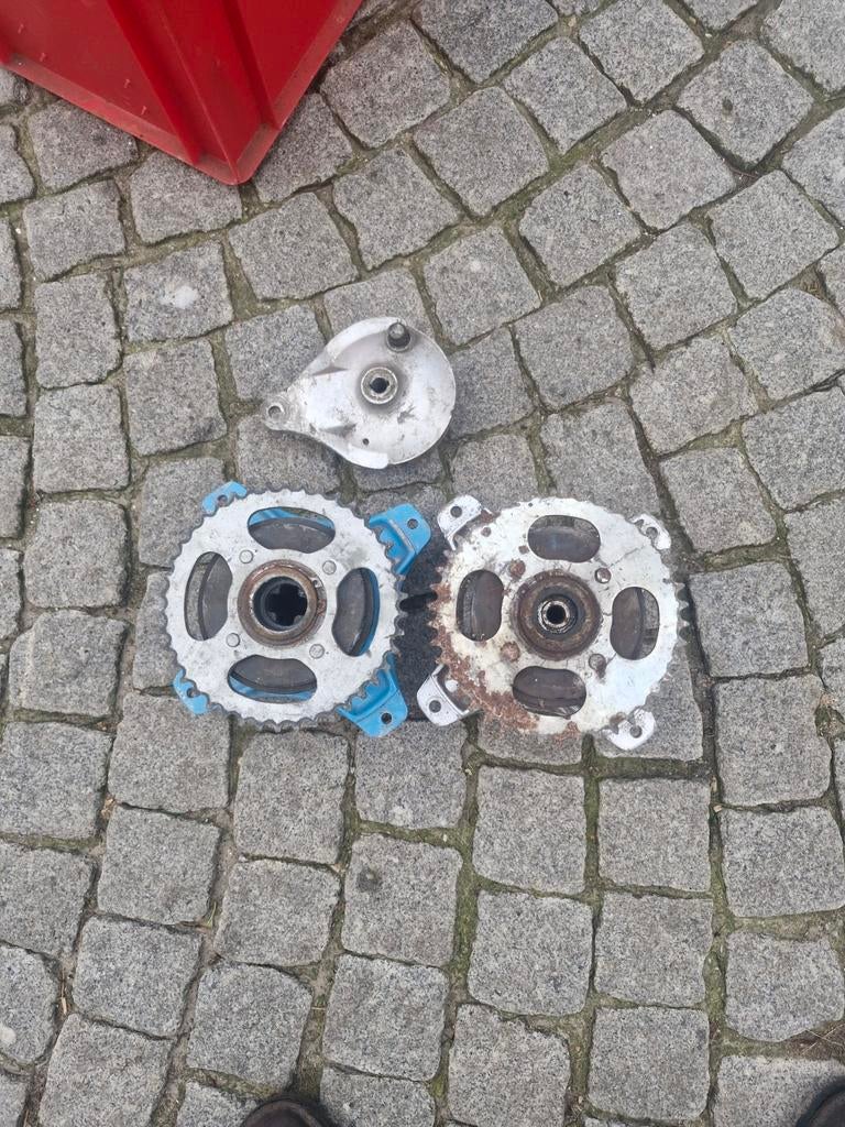 Dax achternaven, Motoren, Verzenden
