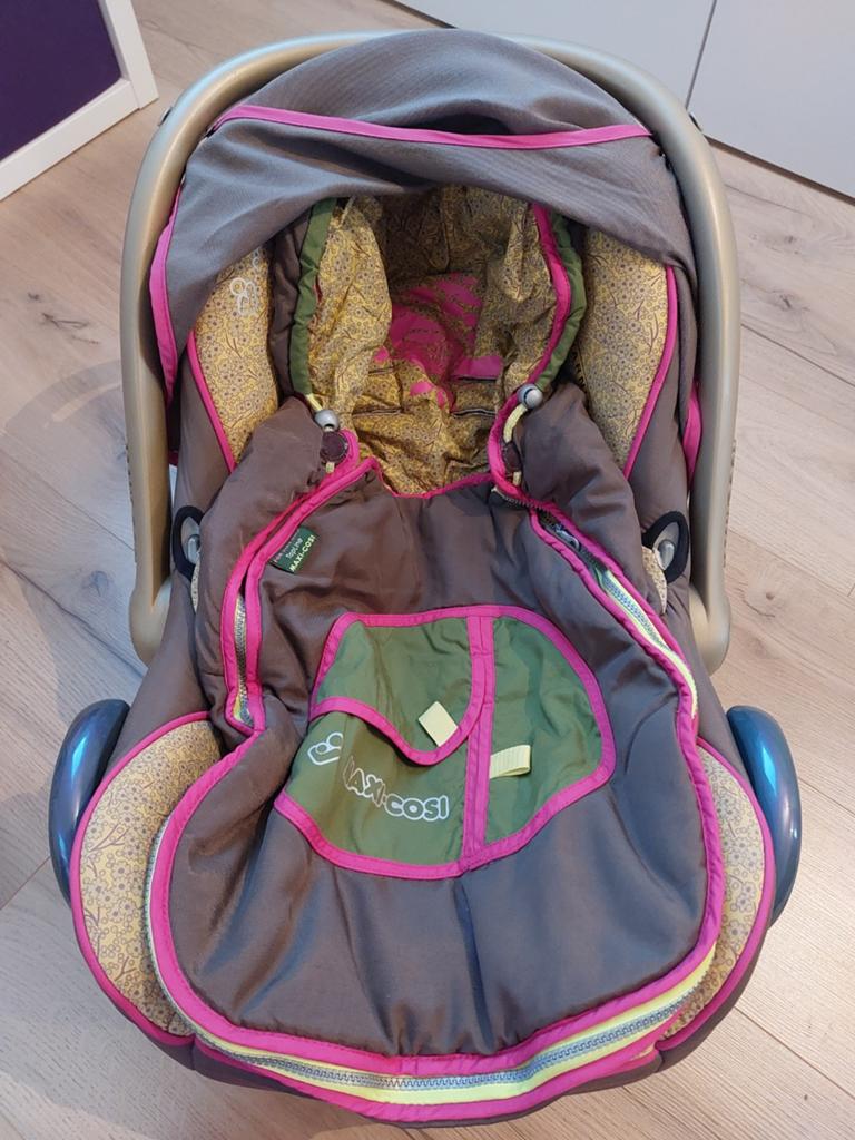 Maxicosy met regenhoes, voetenzak en verkleinkussen, Kinderen en Baby's, Ophalen