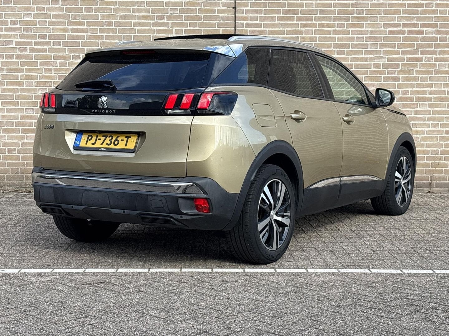 Peugeot 3008 1.6 e-THP Blue Lease Premium Automaat | € 8.200, Automaat, 129 g/km, Overige kleuren, Parkeersensor