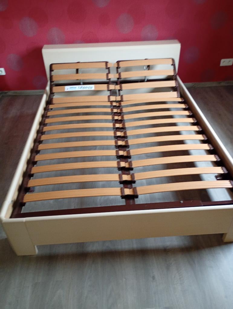 Bed met verstelbare lattenbodem, Huis en Inrichting, Slaapkamer | Bedden, Ophalen, Tweepersoons, 140 cm, Hout