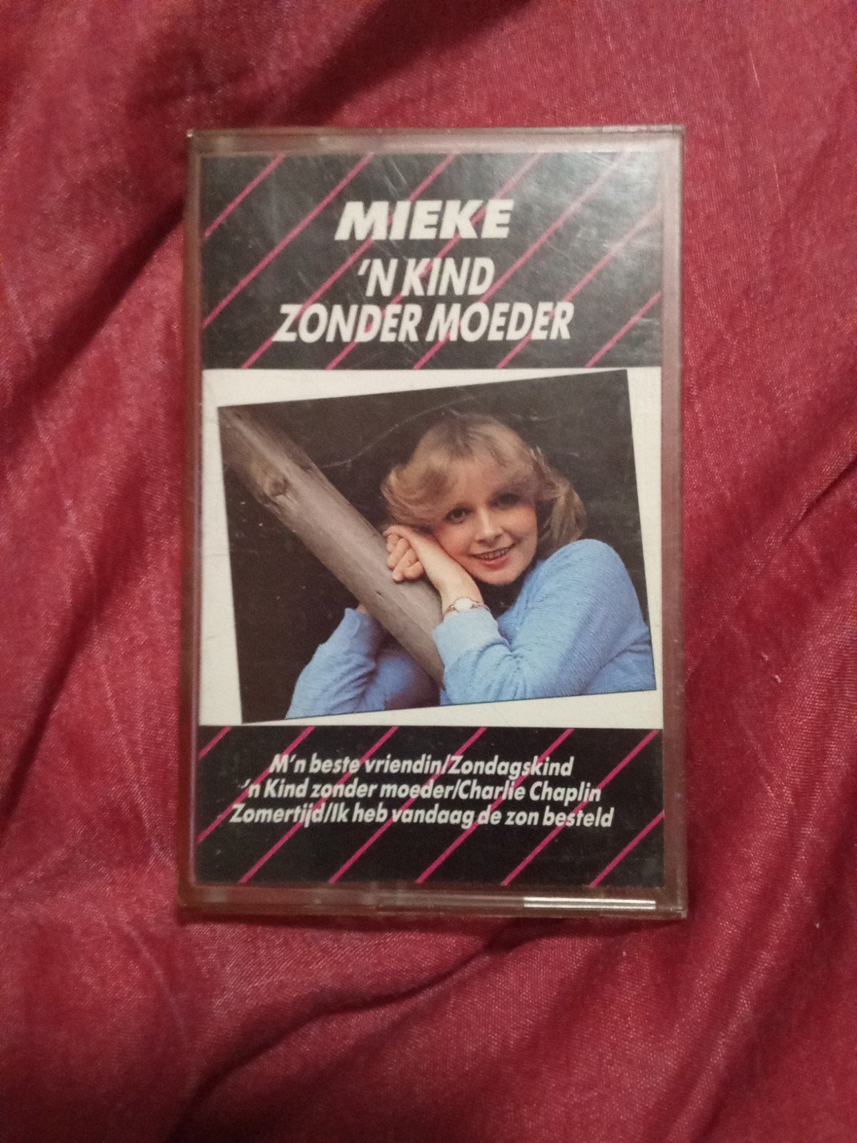 n kind zonder moeder, Ophalen of Verzenden, Zo goed als nieuw