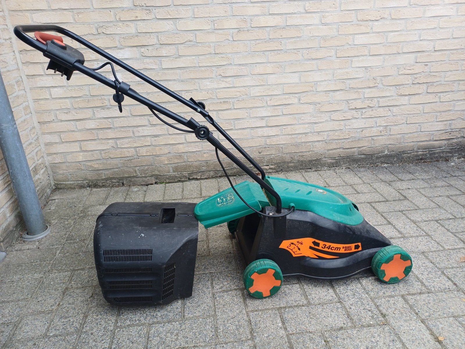 Black&Decker grasmachine, Jardin & Terrasse, Tondeuses à gazon, Tondeuse rotative, 30 à 39 cm, Enlèvement, Utilisé