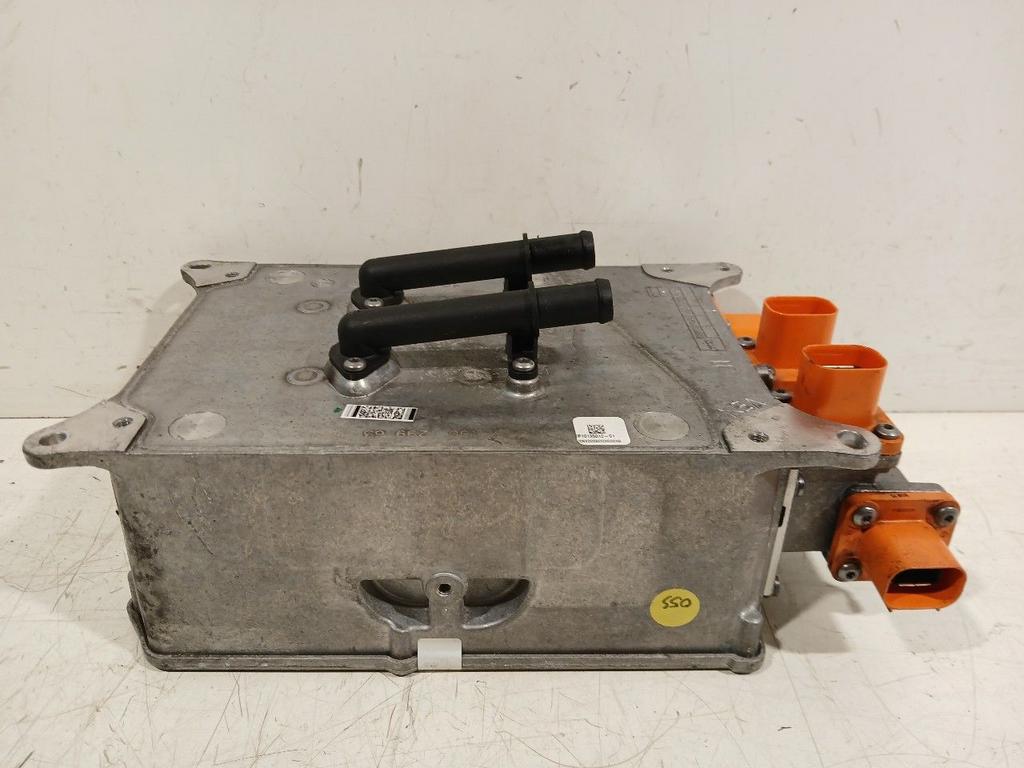 Acculader Volkswagen Golf, Onderdelen@venauto.nl, Van der Ven Autorecycling B.V., Gebruikt, Ettenseweg 76, 4706 PB Roosendaal, The Netherlands