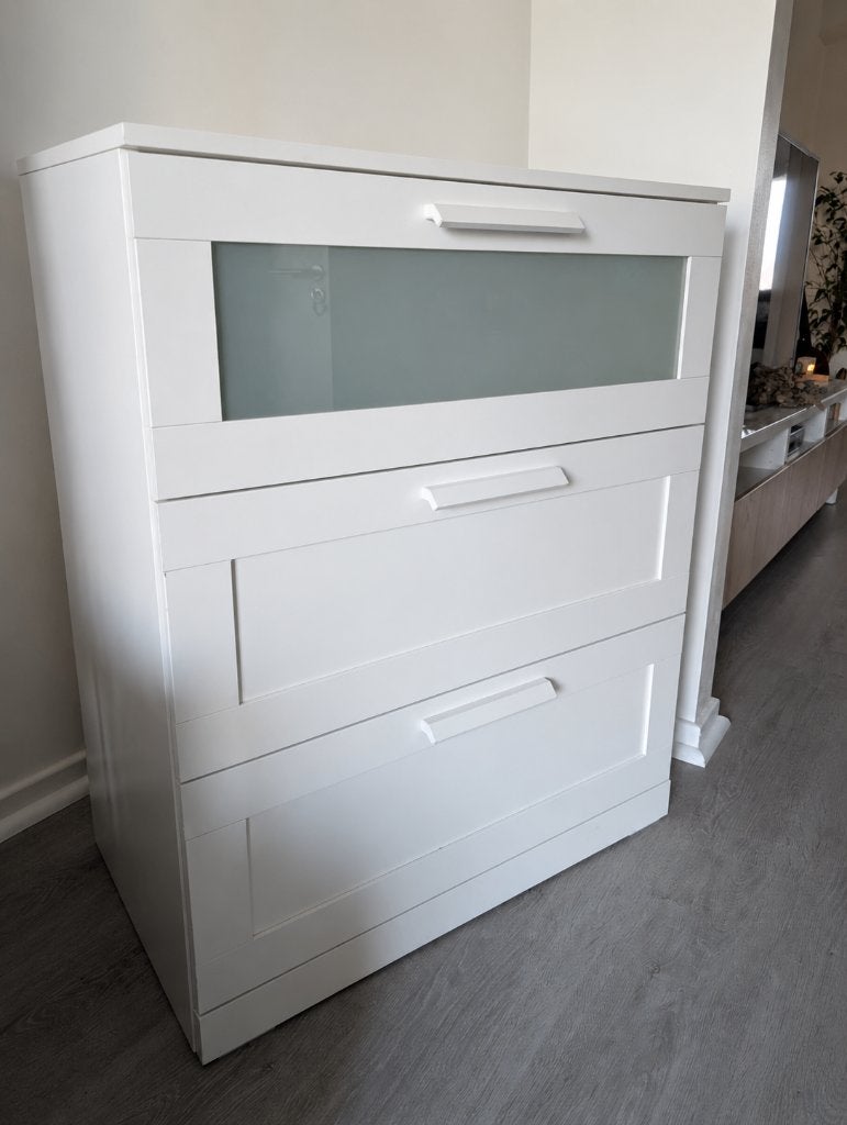 Commode IKEA blanche en bon état modèle BRIMNES, 3 ou 4 tiroirs, 25 à 50 cm, Moins de 100 cm, Ikea, minimaliste, blanc