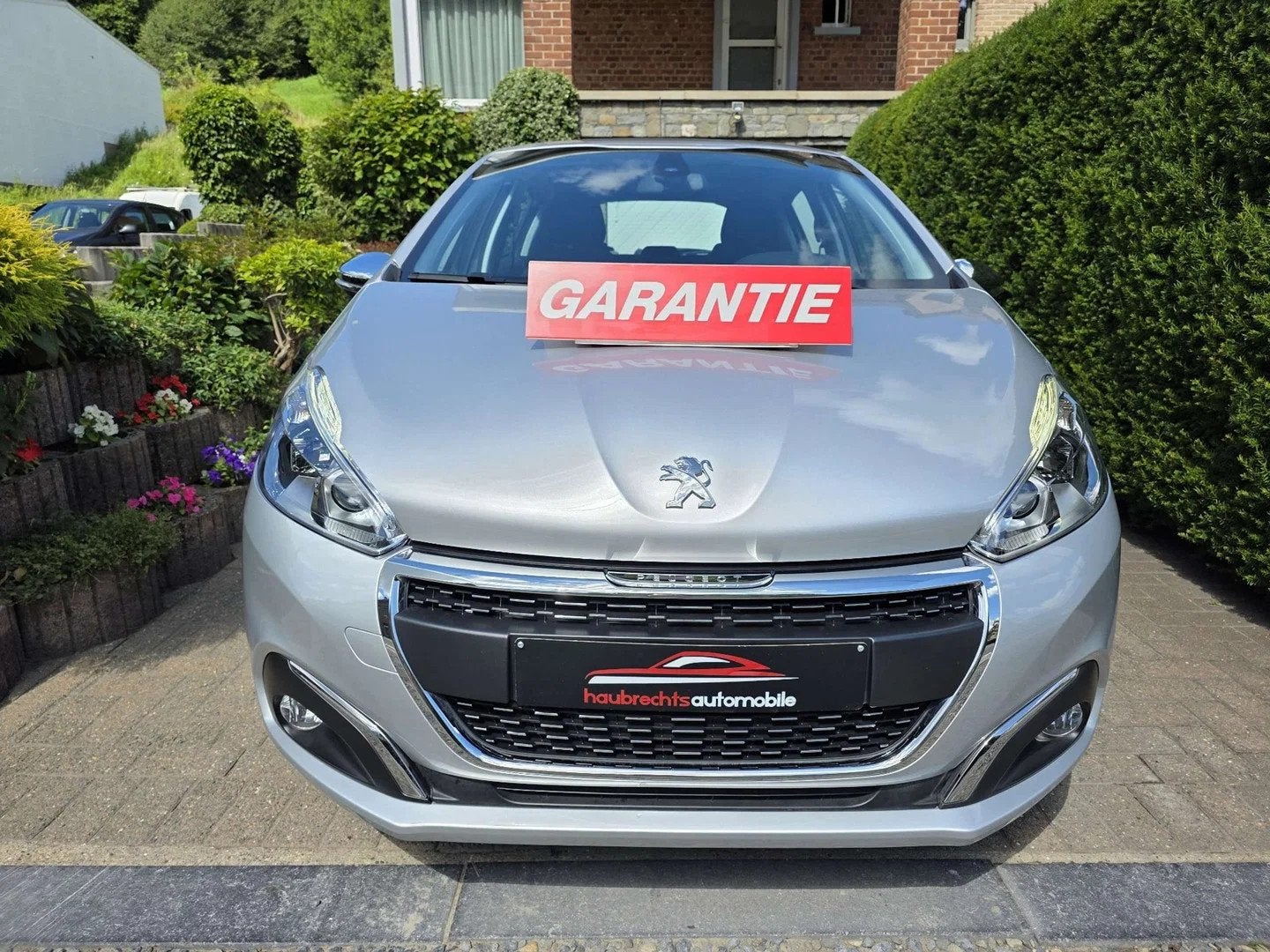 Peugeot 208 1.2i/ALLURE/EURO6/AUTOMATIQUE/GARANTIE, https://public.car-pass.be/vhr/d70256cb-c889-4087-adcc-641ed874be02, Argent ou Gris