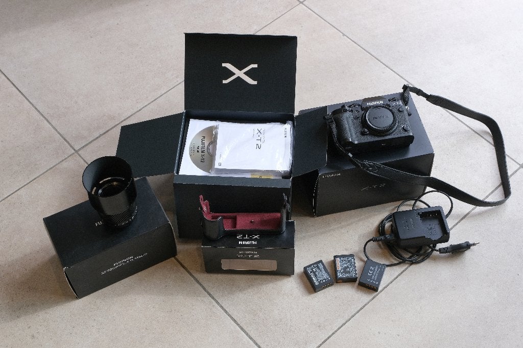 A vendre Fuji XT2 + Objectif 60, F 2,4 Macro, TV, Hi-fi & Vidéo, Enlèvement, Comme neuf, Chargeur, Appareil photo hybride