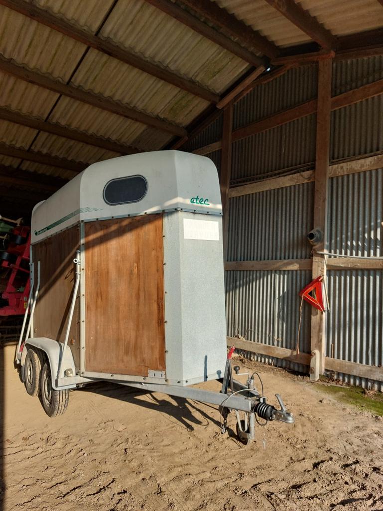 Atec 1,5 paardstrailer, Dieren en Toebehoren, Paarden en Pony's | Trailers en Aanhangwagens, Ophalen