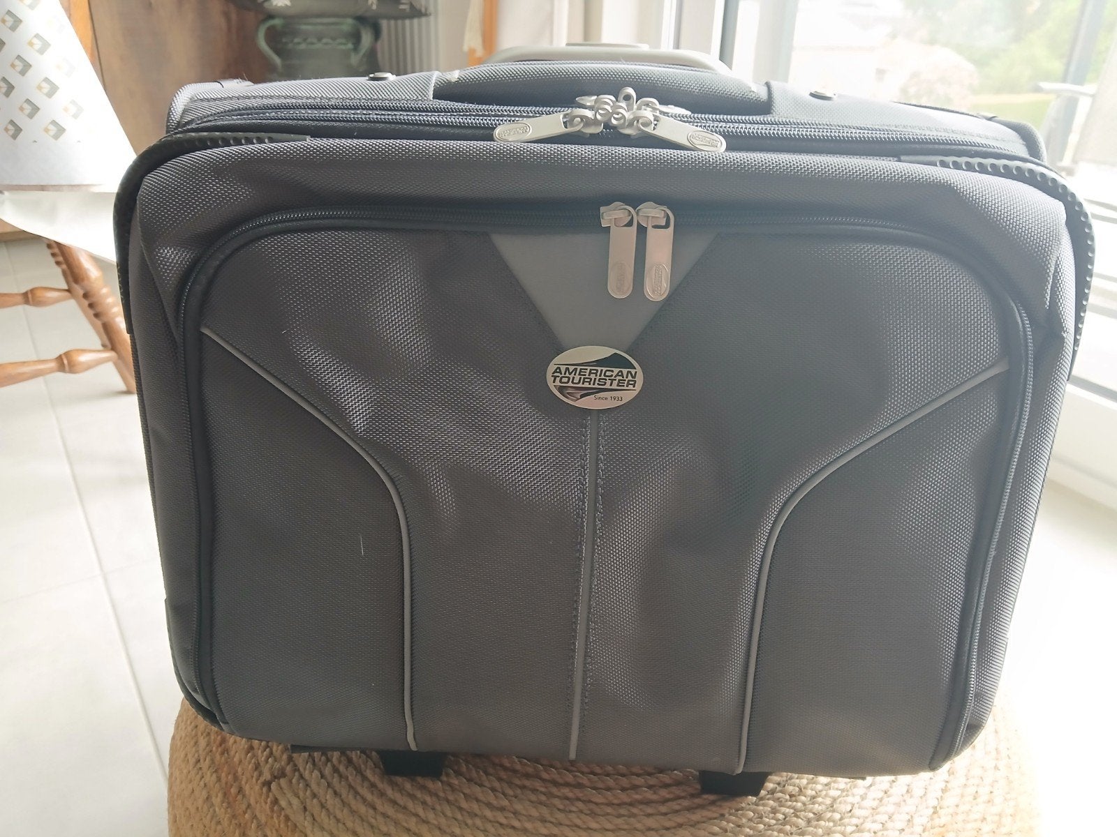 A vendre valise cabine American tourister, 35 à 45 cm, Comme neuf, Moins de 50 cm, Envoi