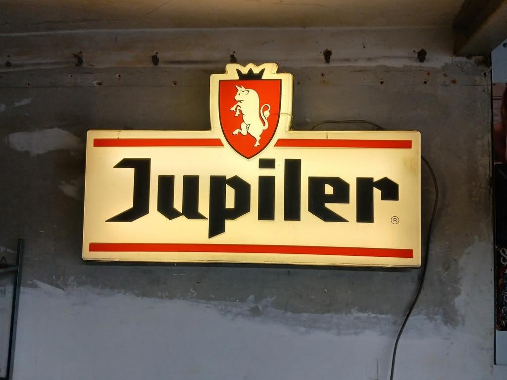 Jupiler lichtreclame, Enlèvement