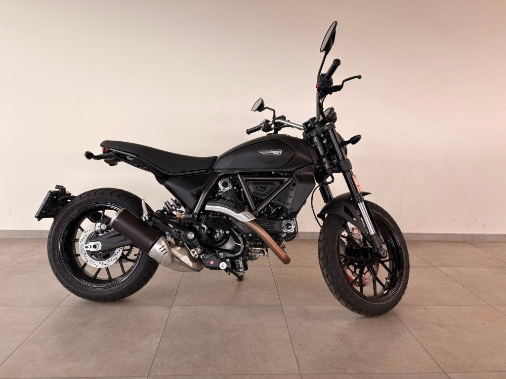 Ducati Scrambler 800 Icon Dark, Entreprise, Occasion, Plus de 35 kW, 2 cylindres