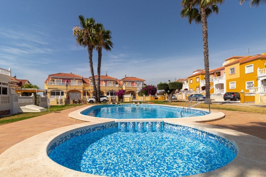 Belle Maison d'angle à vendre à Orihuela Costa, Maison d'habitation, 2 pièces, Espagne, Village
