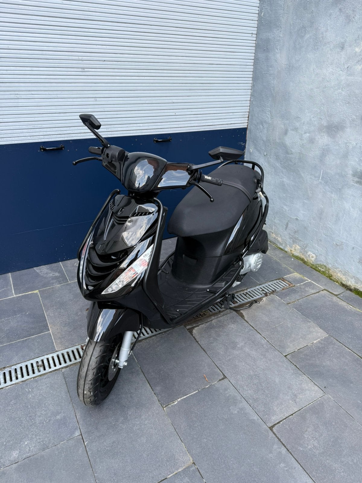 Piaggio Zip 50cc A-klasse – 2023 – Slechts 400 km, Fietsen en Brommers, Ophalen, Piaggio, Nieuw, Benzine