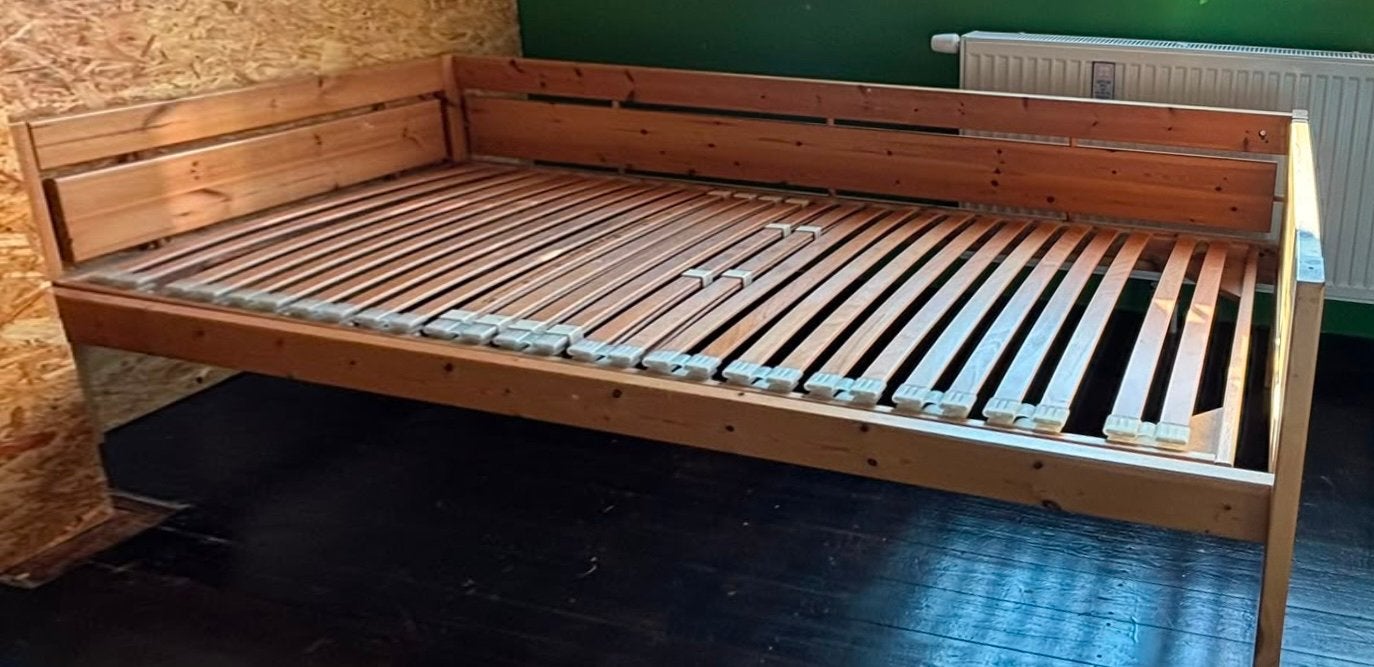 Enkel bed van hout, Huis en Inrichting, Slaapkamer | Bedden, Ophalen, 100 cm, Eenpersoons, Bruin