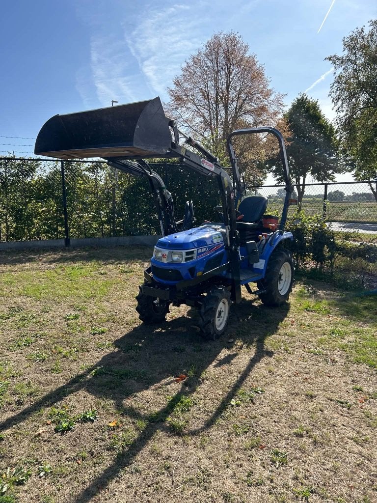 ISEKI TM3217 met frontlader, Autres marques, Jusqu'à 2500, Jusqu'à 80 ch, Enlèvement