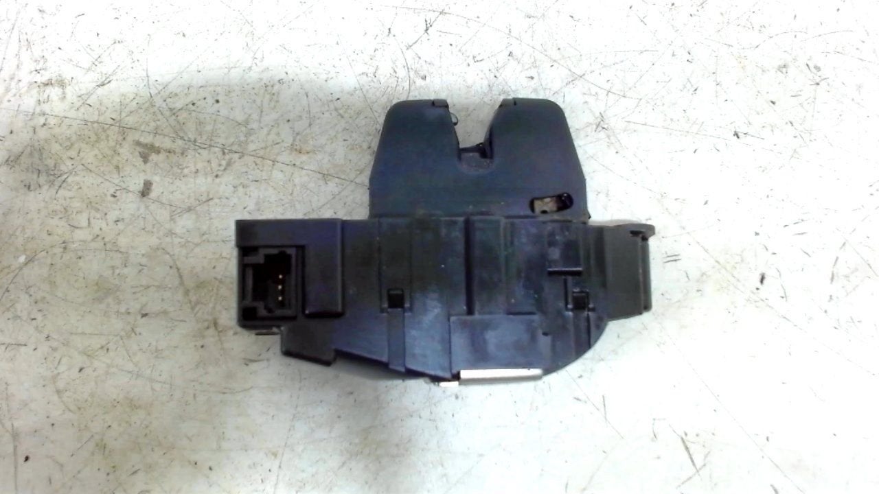 Slot mechaniek kofferdeksel achterklep elektrisch Peugeot Pa, Onderdelen@venauto.nl, Van der Ven Autorecycling B.V., Ettenseweg 76, 4706 PB Roosendaal, The Netherlands
