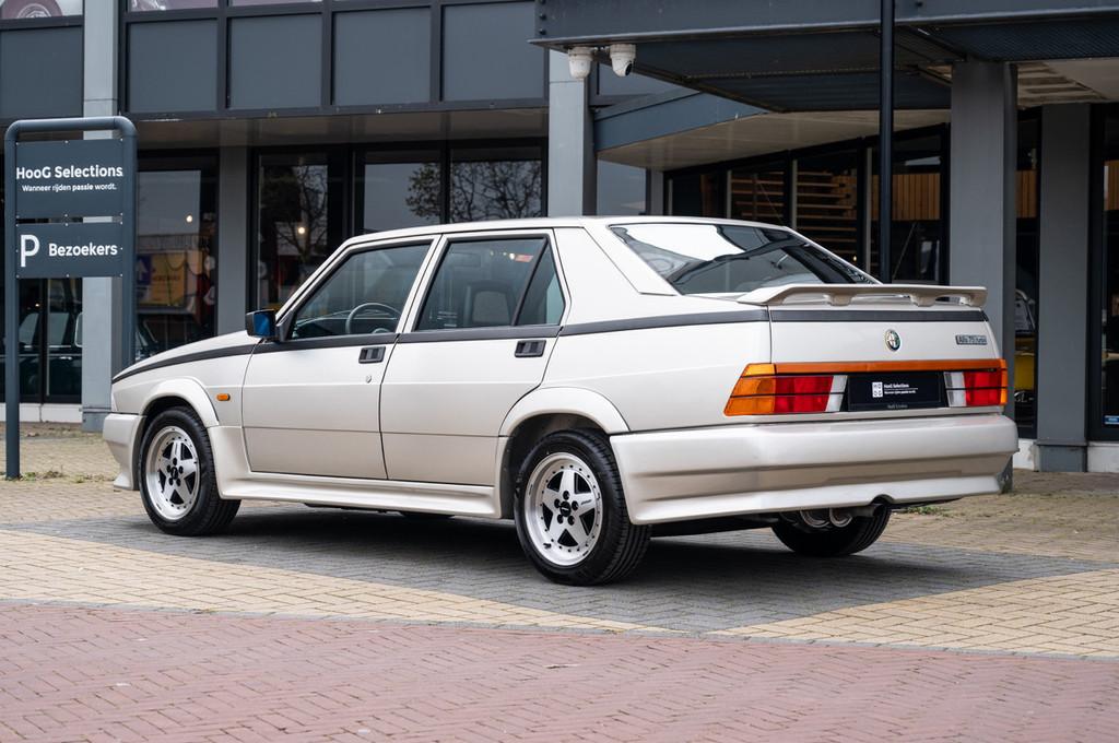 Alfa Romeo 75 1.8 Turbo Zender, Autos, Argent ou Gris, 4 portes, Entreprise, Boîte manuelle