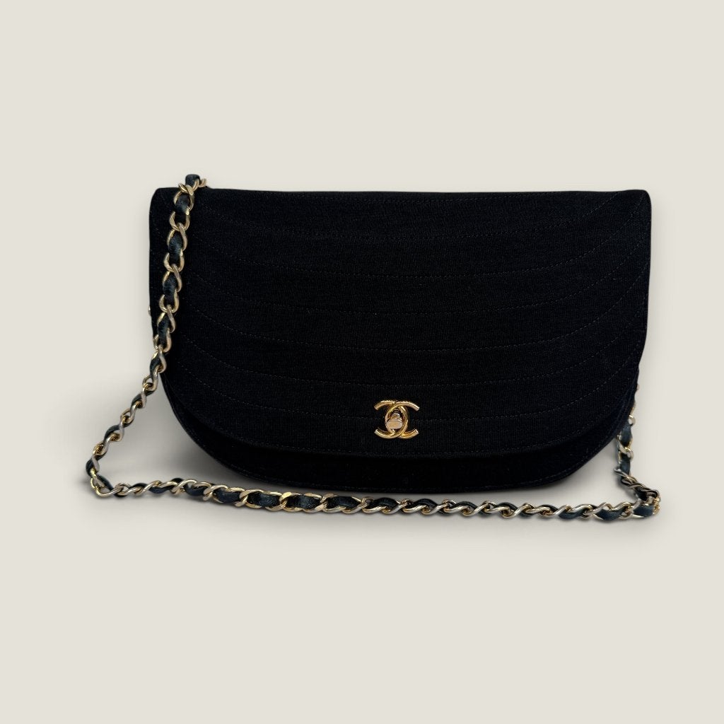 Tissu Chanel vintage à rabat demi-lune noir, Enlèvement ou Envoi, Comme neuf, Noir