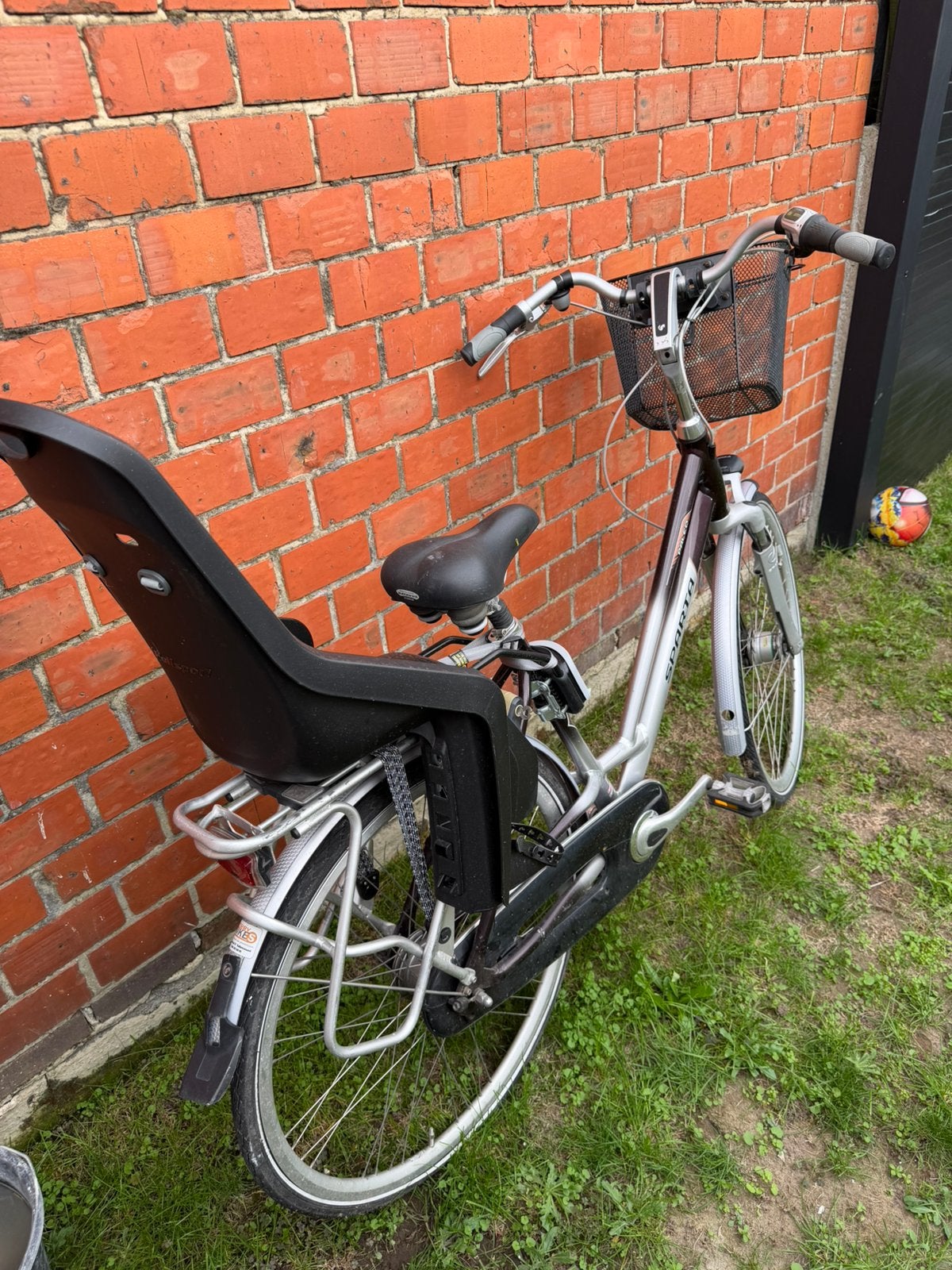 Sparta damesfiets kapotte achterband, Ophalen, Zo goed als nieuw