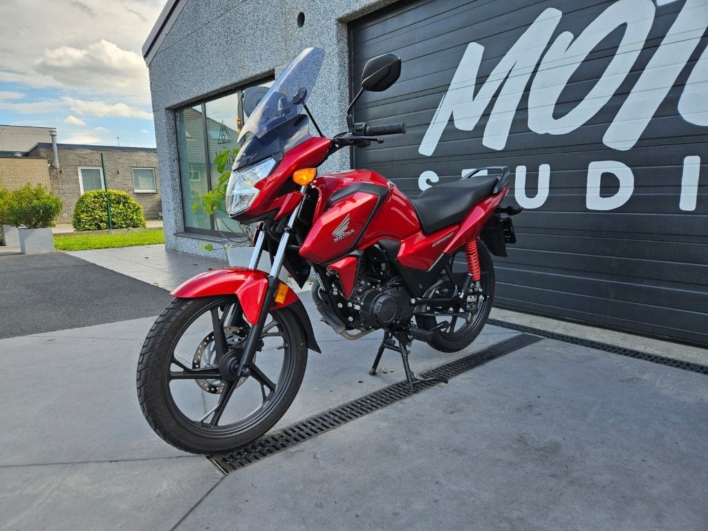 Honda CB125F - 2024 - 8000km - garantie, Motoren, Motoren | Honda, Honda, Occasion, Bedrijf, 125 cc