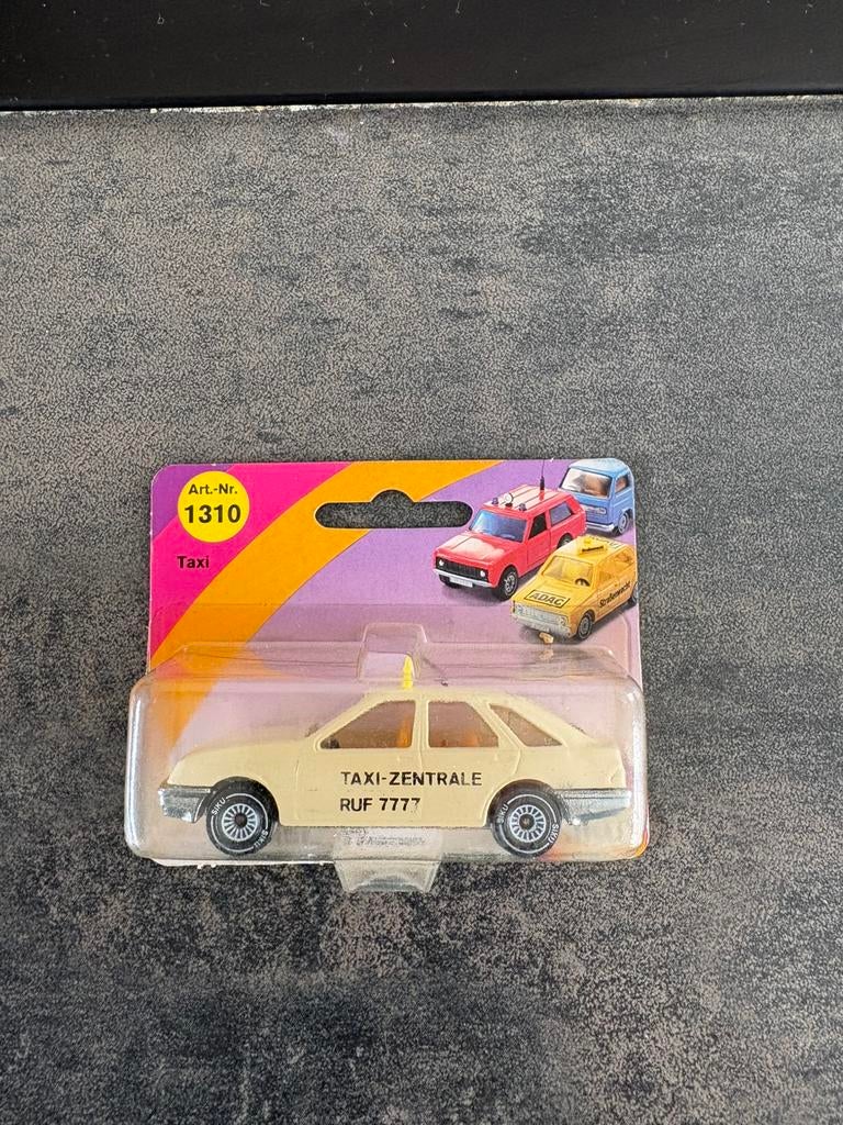 Siku Ford Sierra 2.3 Ghia Taxi, Hobby en Vrije tijd, Modelauto's | 1:50, Ophalen of Verzenden, Nieuw, Auto, SIKU