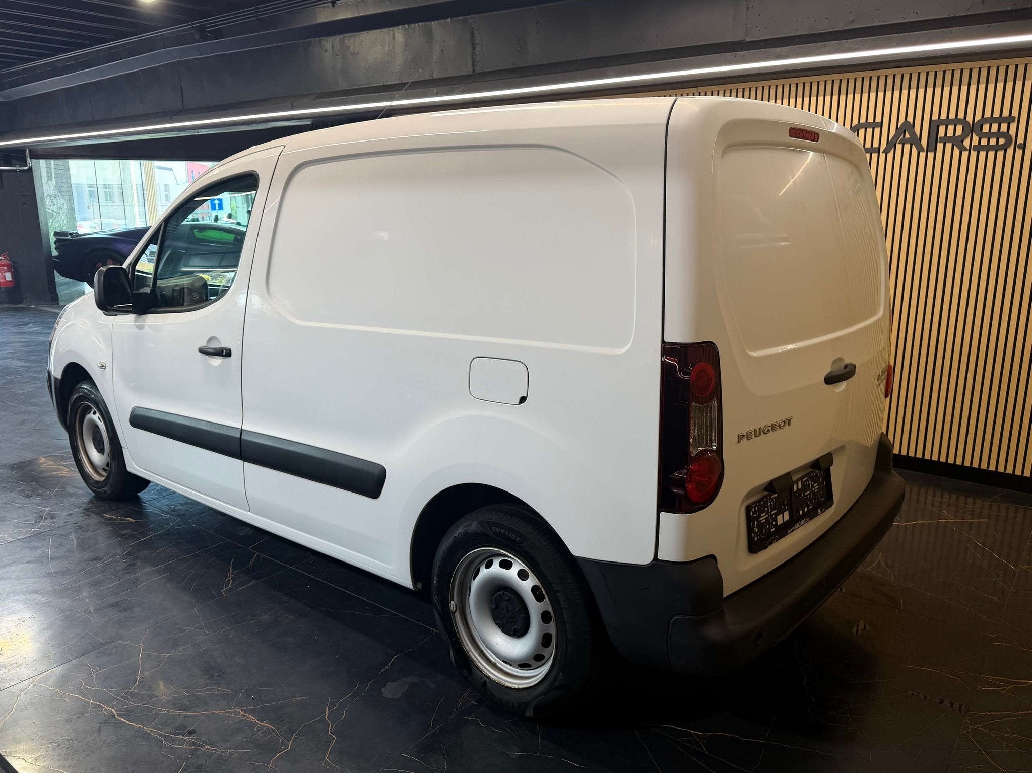 Peugeot Partner 1.6HDI * 3 PLACES * GARANTIE 12 MOIS *, Auto's, Parkeersensor, Stof, Euro 6, 4 cilinders