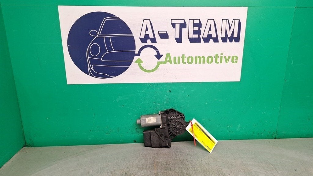 MOTEUR LEVE VITRE ELECTRIQUE Volkswagen Golf VI (5K1), Autos : Pièces & Accessoires, Robert Bosch AG, Volkswagen, Utilisé, Robert-Bosch-Allee 1
74232  Abstatt, DE