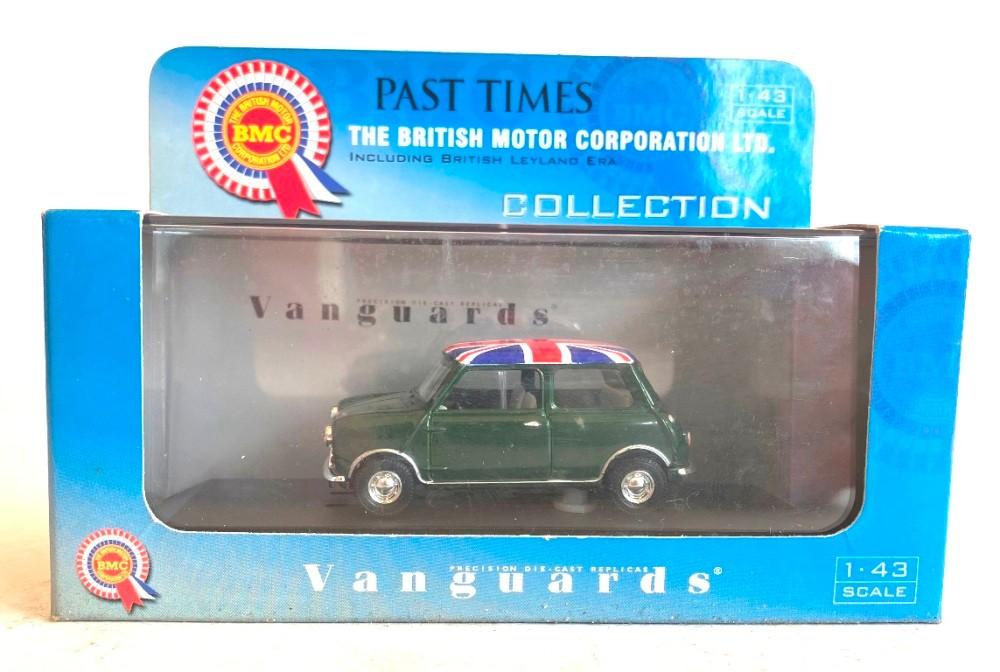 Mini Cooper groen Union Jack Vanguards VA01311., Hobby & Loisirs créatifs, Voitures miniatures | 1:43, Comme neuf, Voiture, Vanguards