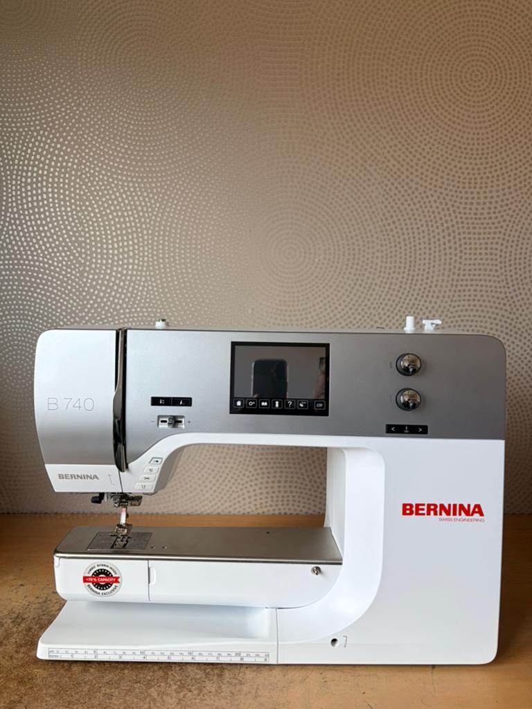 MACHINE À COUDRE BERNINA B740 EN ÉTAT NEUF, Hobby & Loisirs créatifs, Machines à coudre & Accessoires, Enlèvement, Comme neuf