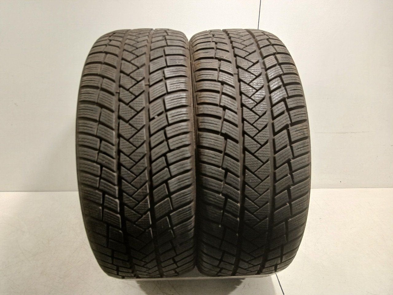 Bandenset 2 stuks Winter 225 50 R17, Autos : Pièces & Accessoires, Onderdelen@venauto.nl, Van der Ven Autorecycling B.V., Pneus hiver