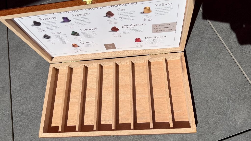 NESPRESSO — HOUTEN KISTJE VOOR CAPSULES, Elektronische apparatuur, Nespresso, Nieuw, Ophalen of Verzenden, Capsulehouder