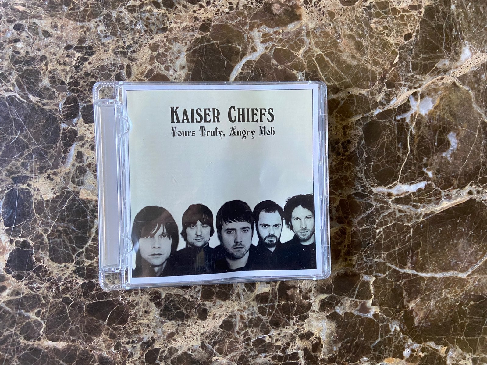 Kaiser Chiefs : Yours truly angry mob, Ophalen of Verzenden, Zo goed als nieuw