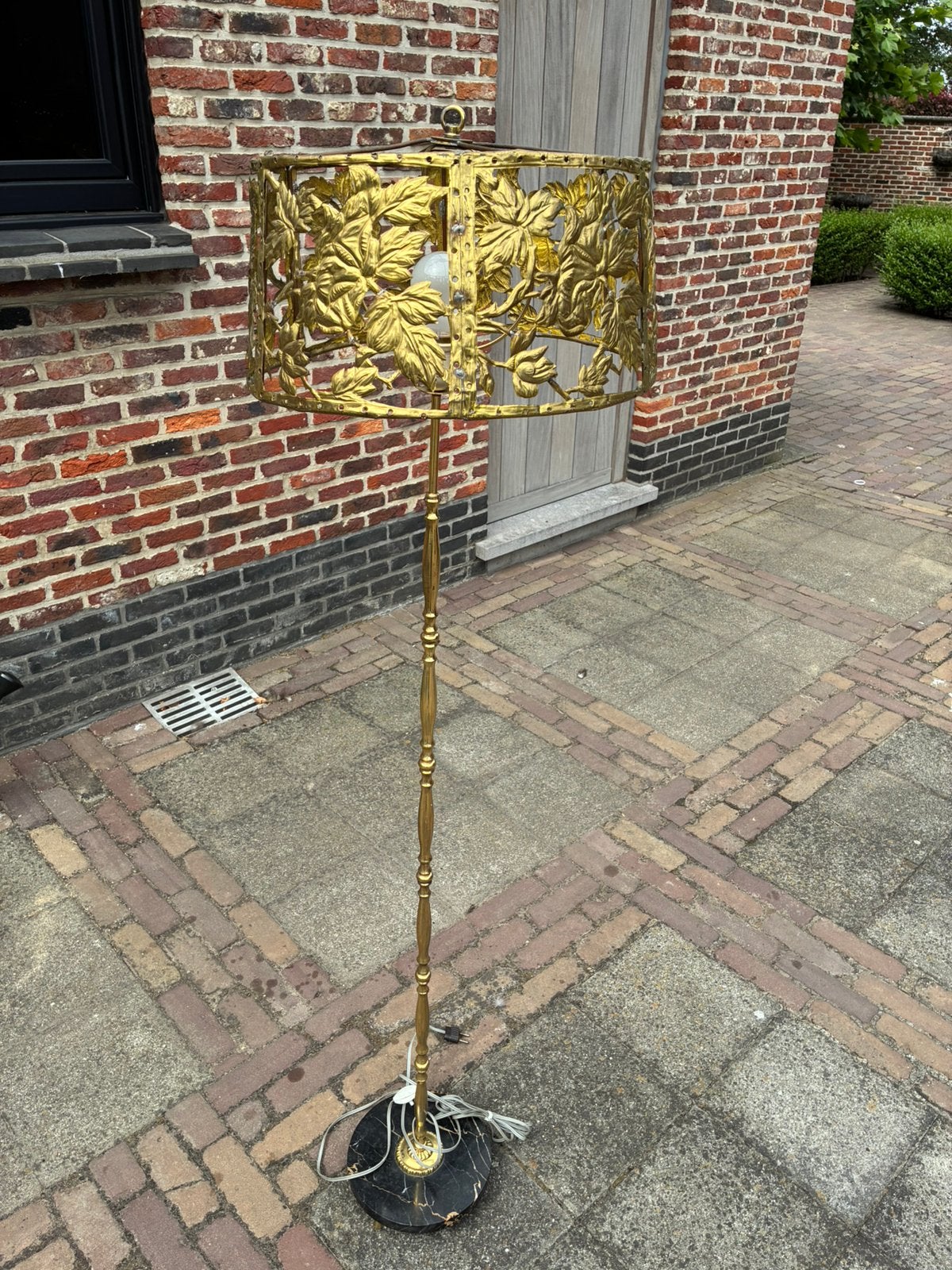 goudkleurig staanlamp met sierlijke bladmotieven, Antiek en Kunst, Ophalen